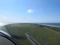 Nordsee 2017 (166)  Endanflug Piste 28 Wangerooge mit Blick auf die Landebahn